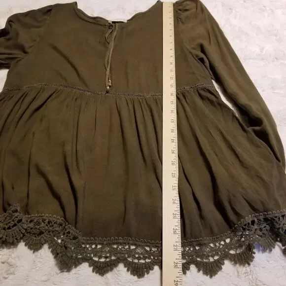 Altar'd State Top Womens Medium Green Boho Flowy Bell Sleeve Peasant Lace - Picture 7 of 10